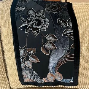 Beautiful details scarf